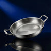 Handgehamerde titanium pan met twee handgrepen 12 inch