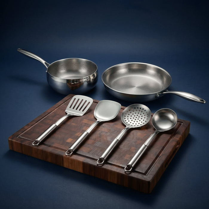 Handgehamerde titanium pan- en sauteerset met notenhouten snijplank en keukengerei