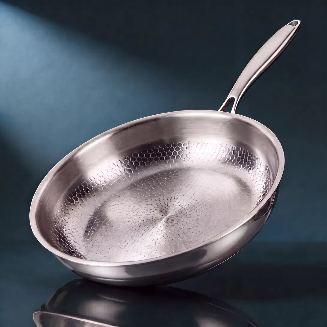 Handgehamerde titanium pan 11 inch